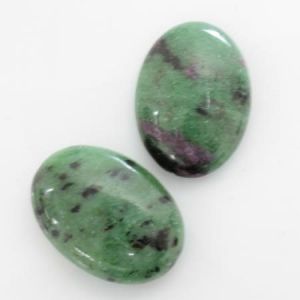 Ruby in Zoïsite cabochons vert//noir ovale calibré 13x18mm Pack de 3